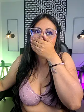 Snapshot of Amber_gold_ chatting on April 30, 2026, 4:30 am Amber gold online show from April 30, 2026, 4:30 am