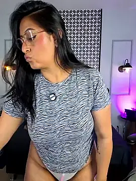 Snapshot of Amber_gold_ chatting on May 22, 2026, 2:40 am Amber gold online show from May 22, 2026, 2:40 am
