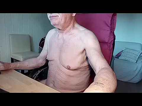 Snapshot of Rainfish chatting on April 8, 2026, 5:07 am Rainfish online show from April 8, 2026, 5:07 am