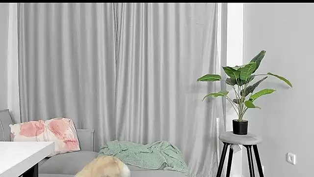 sarahphyllis online show from September 23, 2025, 7:28 pm