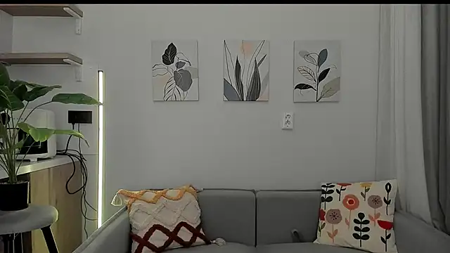 sarahphyllis online show from October 8, 2025, 8:28 pm