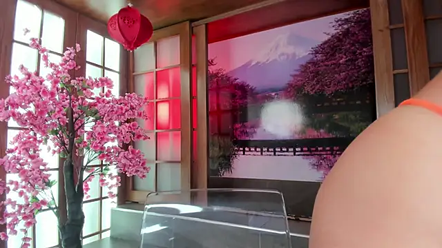 miiss anna online show from February 9, 2026, 11:58 am