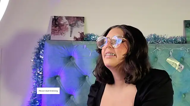 Paola Lyon  online show from January 13, 2026, 6:24 pm