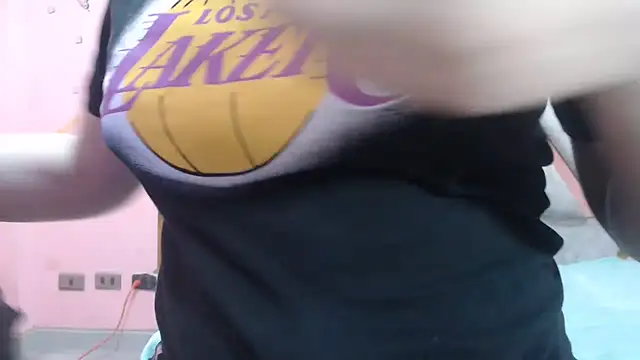 nadescomthxx online show from October 24, 2025, 2:35 pm