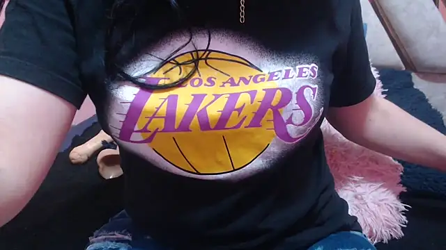 nadescomthxx online show from November 3, 2025, 2:18 pm