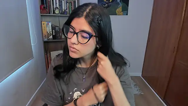 Snapshot of valerie__skyy chatting on December 3, 2025, 11:30 am valerie skyy online show from December 3, 2025, 11:30 am