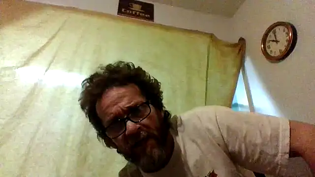 Snapshot of Woodywoodsup1 chatting on December 14, 2025, 11:31 pm Woodywoodsup1 online show from December 14, 2025, 11:31 pm