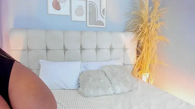 sofi potter  online show from December 15, 2024, 5:02 am