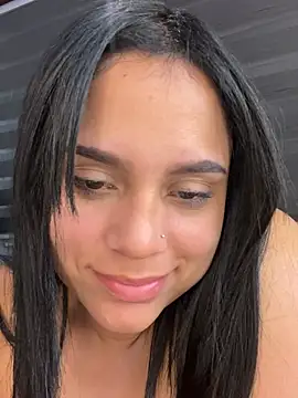 pamela anderson  online show from December 20, 2024, 11:21 am