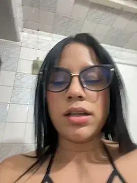 pamela anderson  online show from February 5, 2025, 10:08 am