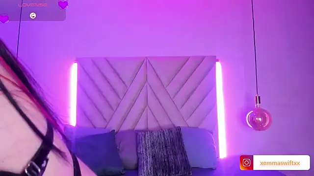 EmmaSwift  online show from December 4, 2024, 11:13 pm