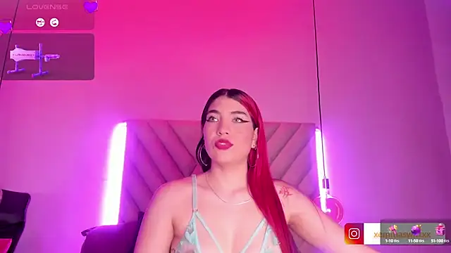 EmmaSwift  online show from December 12, 2024, 2:26 am