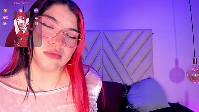 EmmaSwift  online show from April 29, 2026, 11:00 pm