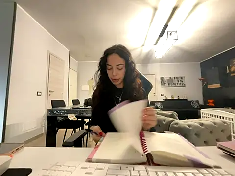 Chloe Ricci online show from November 26, 2025, 7:42 am