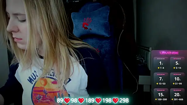 Snapshot of Olivia_Munk chatting on October 1, 2025, 7:14 am Olivia Munk online show from October 1, 2025, 7:14 am