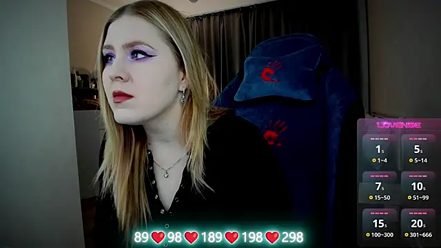 Olivia Munk online show from October 28, 2025, 4:38 am