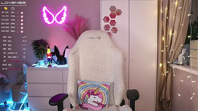 Break-me-Shake-me online show from January 29, 2025, 1:37 am