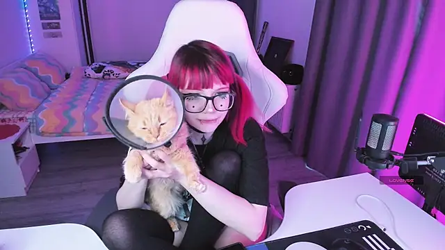 Yumi Youkai online show from April 15, 2026, 3:52 pm