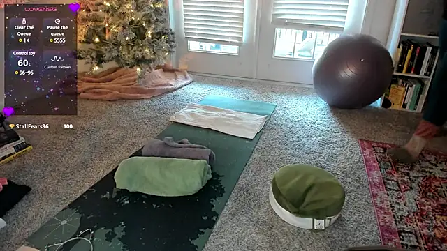 Snapshot of lovejulietxo chatting on January 2, 2025, 8:13 pm lovejulietxo online show from January 2, 2025, 8:13 pm