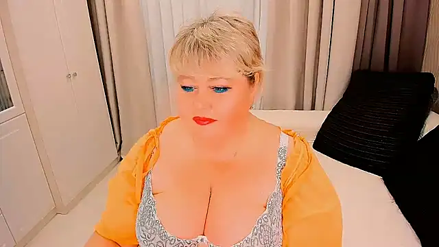 Snapshot of BIGTITSBBW chatting on October 25, 2025, 7:19 pm BIGTITSBBW online show from October 25, 2025, 7:19 pm