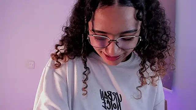 DAHLIA BROWNIE online show from March 13, 2025, 4:49 am