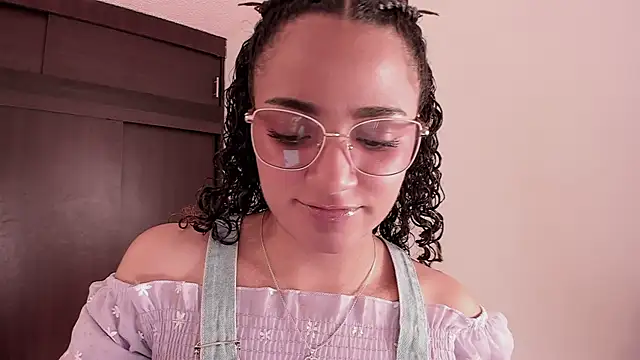 DAHLIA BROWNIE online show from September 16, 2025, 8:43 pm