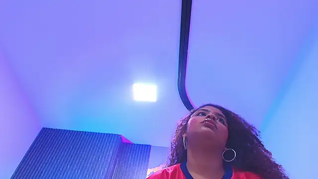 jones maddy  online show from December 4, 2025, 11:52 am