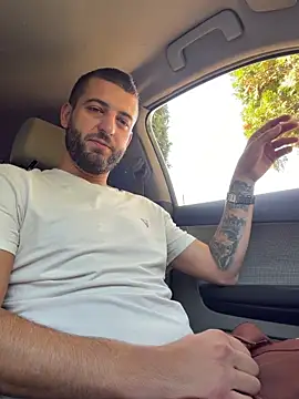 ElChapoGuzman95 online show from November 3, 2025, 7:31 am