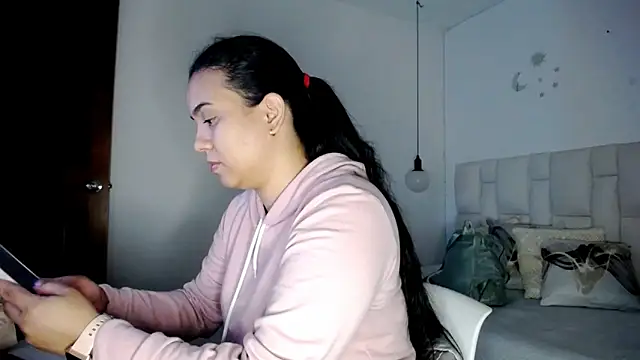 tiffany  pink online show from September 27, 2025, 8:58 pm