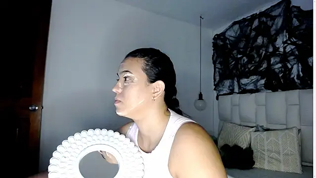 tiffany  pink online show from October 13, 2025, 8:31 pm