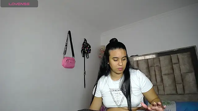 tiffany  pink online show from December 1, 2025, 8:47 pm