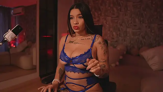 HannahW  online show from September 28, 2025, 11:48 am