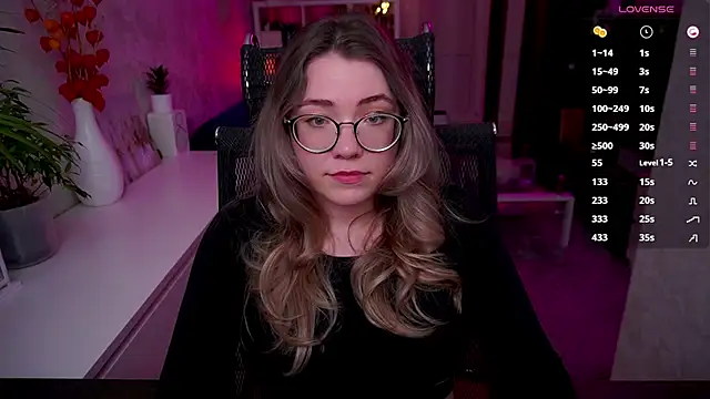 RemyCute online show from April 18, 2026, 9:04 pm