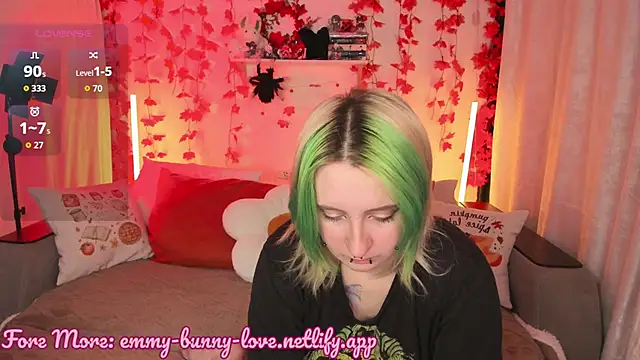 Snapshot of EmmyBunny chatting on September 28, 2025, 3:17 pm EmmyBunny online show from September 28, 2025, 3:17 pm