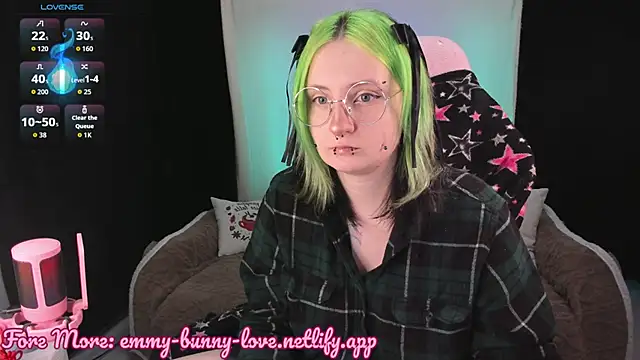 Snapshot of EmmyBunny chatting on November 17, 2025, 5:19 pm EmmyBunny online show from November 17, 2025, 5:19 pm