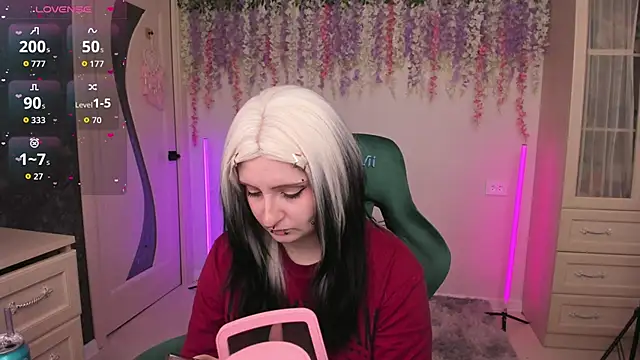 EmmyBunny online show from April 21, 2026, 2:56 pm