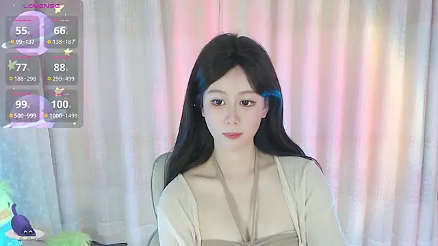 Aimee-520 online show from April 6, 2026, 7:09 am