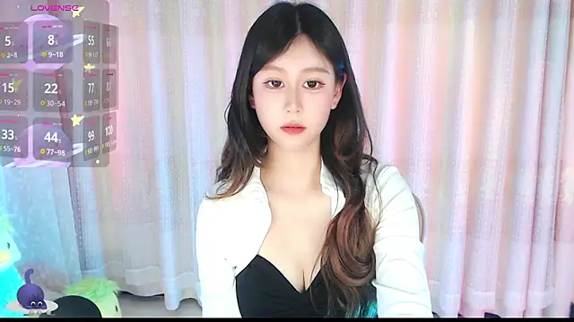 Snapshot of Aimee-520 chatting on April 14, 2026, 1:11 am Aimee-520 online show from April 14, 2026, 1:11 am