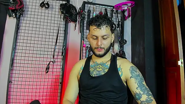 Twisted Fantasy online show from December 14, 2025, 4:40 am