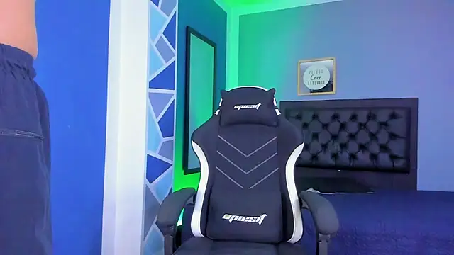 Snapshot of alex_oficial chatting on November 16, 2025, 6:52 am alex oficial online show from November 16, 2025, 6:52 am