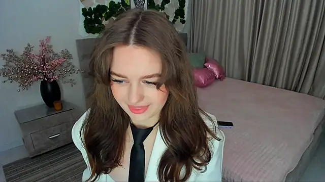 MiracleCurly online show from March 13, 2025, 11:05 pm