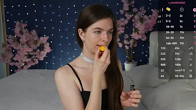 -Mirror-Girl- online show from April 8, 2026, 6:13 am