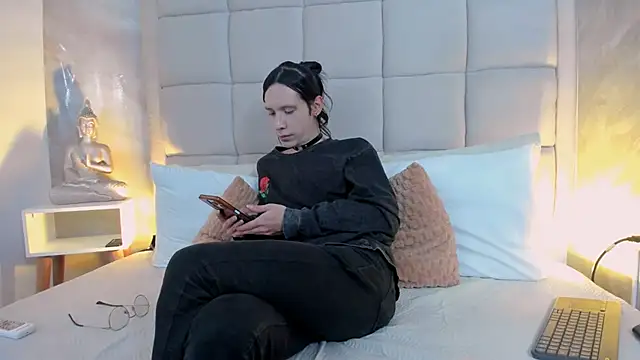 Hecatee 77 online show from September 18, 2025, 7:49 pm