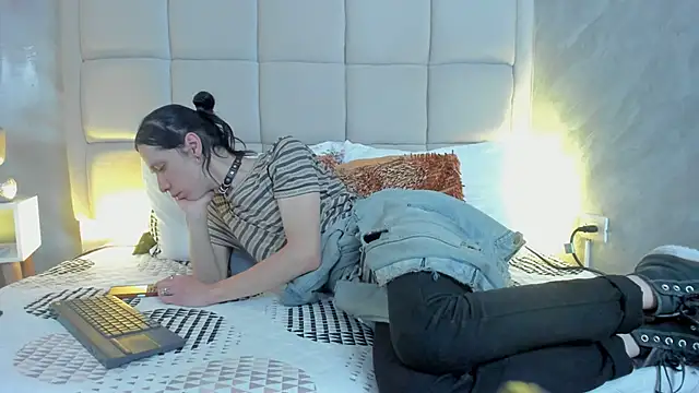 Hecatee 77 online show from February 11, 2026, 7:41 pm