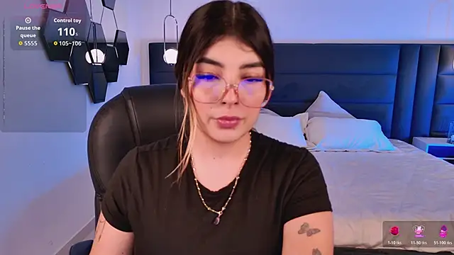 LisaMonroe  online show from October 25, 2025, 8:03 pm