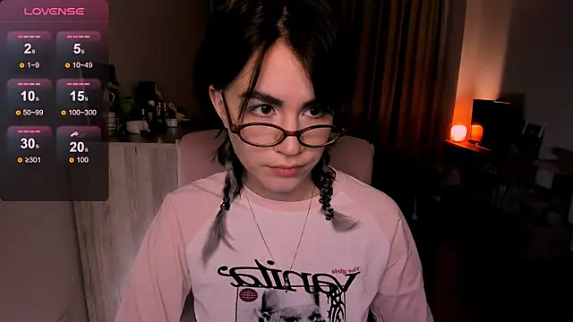 Snapshot of _selectrra chatting on February 19, 2025, 12:11 pm  selectrra online show from February 19, 2025, 12:11 pm
