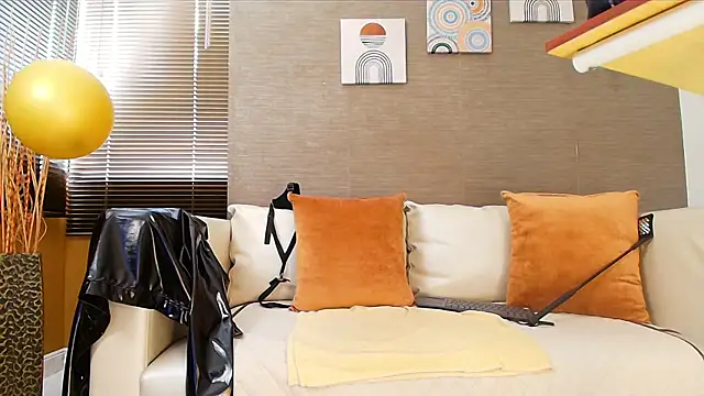 Sophie LittleS online show from February 1, 2025, 3:39 pm