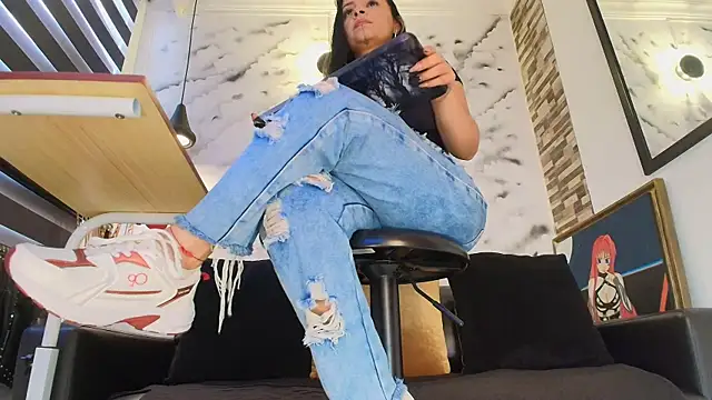 Sophie LittleS online show from March 3, 2026, 1:17 pm