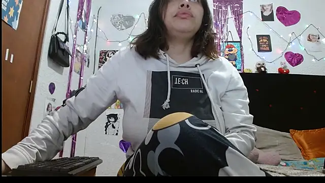 Snapshot of Saray_extrovert_ chatting on December 26, 2024, 11:32 am Saray extrovert online show from December 26, 2024, 11:32 am