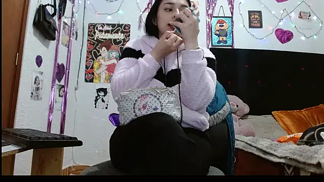 Snapshot of Saray_extrovert_ chatting on January 16, 2025, 4:28 am Saray extrovert online show from January 16, 2025, 4:28 am